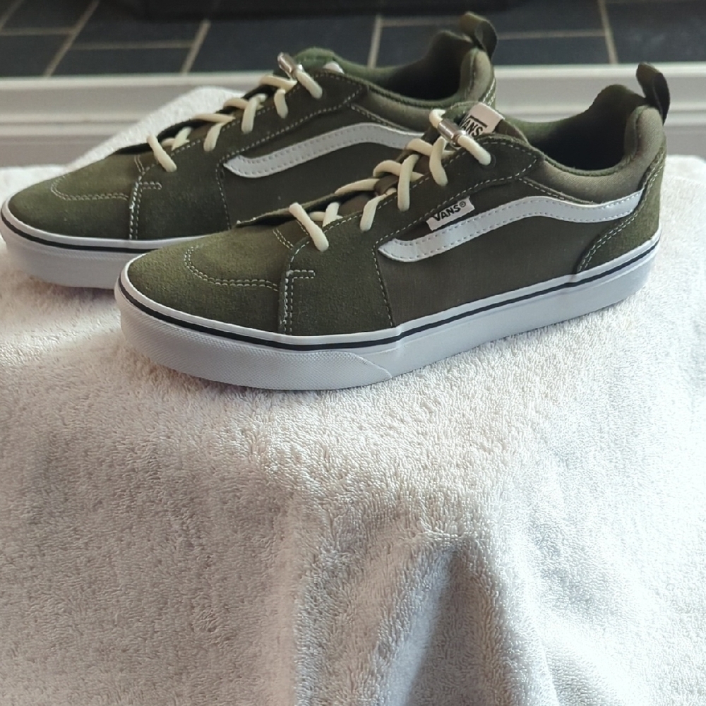 Vans Youth 7 Olive and White Filmore  Seuade Sneakers....